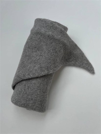 Платок-бактус из кашемира (Tricot Filati) как новогодний подарок в сером цвете 2937
