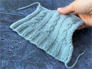 {{photo.Alt || photo.Description || 'Sauvage Soft 80% меринос 20% кашемир серо-зеленый'}}