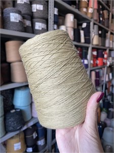 {{photo.Alt || photo.Description || 'Бобинная пряжа Compact Loro Piana хлопок (100%) олива хаки'}}