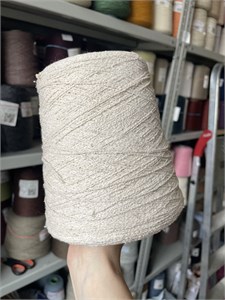 {{photo.Alt || photo.Description || 'Bourette extra 92% буретный шелк 8% РА 470м в 100 гр экрю'}}