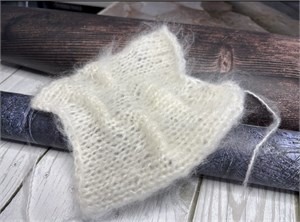 {{photo.Alt || photo.Description || 'Pomice 50% меринос 40% Мохер 10% па 260м/100 Бьянко'}}
